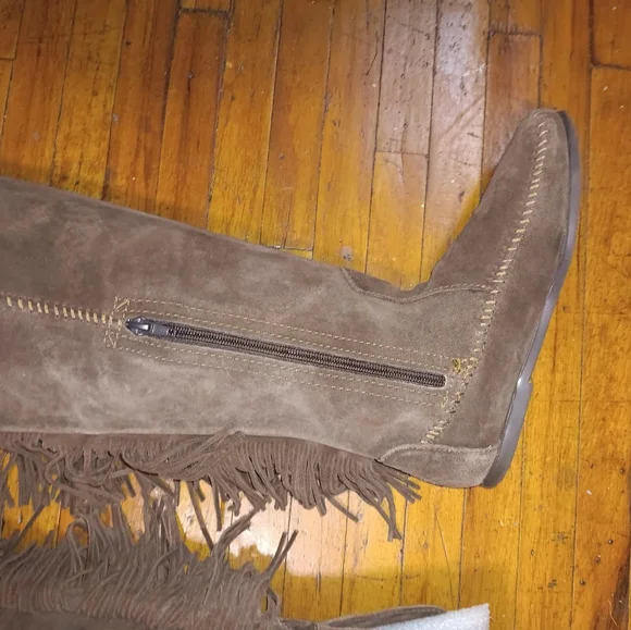 Minnetonka over the knee moccasins - Picture 3 of 4